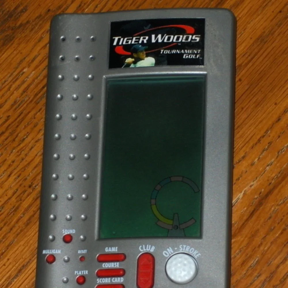 Tiger Woods Tournament Golf Electronic Handheld Game by Radica